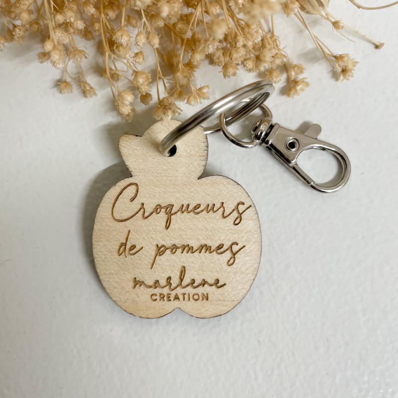 Porte-clés pomme bois – Cadeau artisanal personnalisé