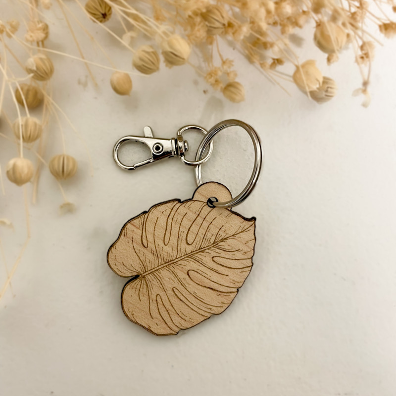 Porte-clés Monstera bois – Cadeau exotique personnalisé