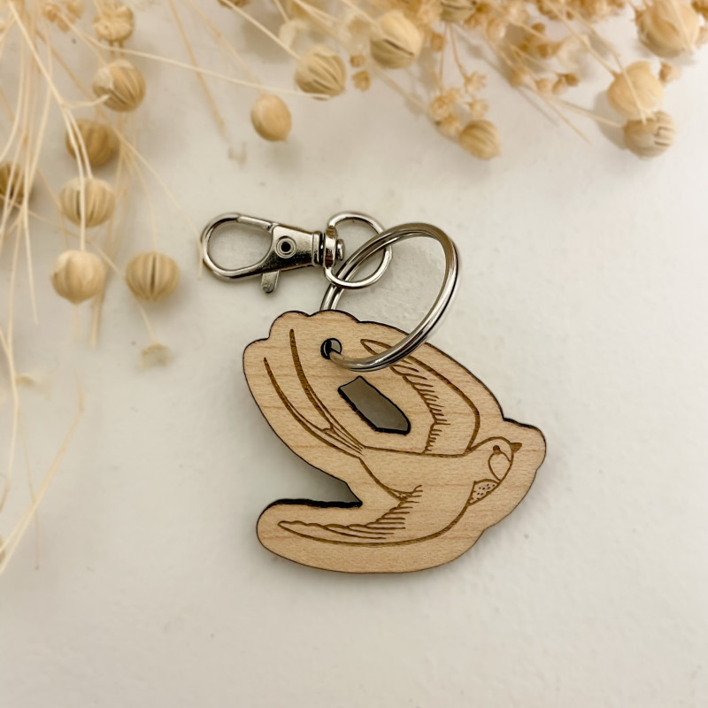 Porte-clés hirondelle bois – Cadeau artisanal personnalisé
