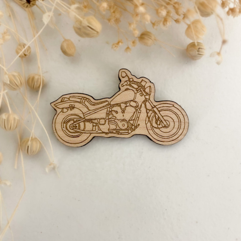 Magnet Moto Cruiser Harley en Bois Vernis – Décoration Artisanale | Marlène Création